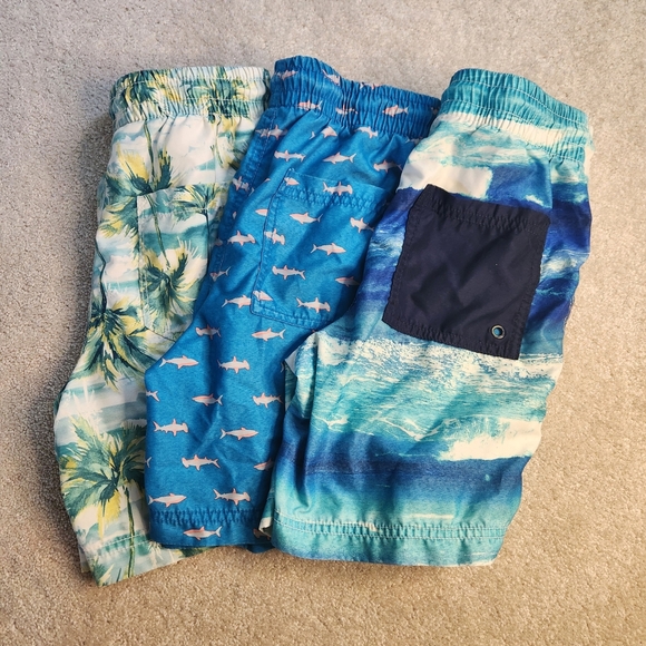 Old Navy Boys' Tropical Print Swim Trunks Size 10/12 Large - Picture 1 of 11
